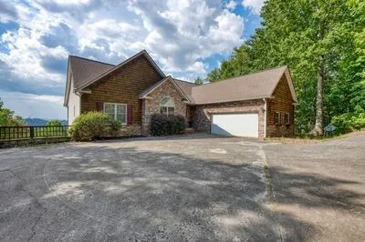883 Ramey Mountain Road Hiawassee, GA 30546