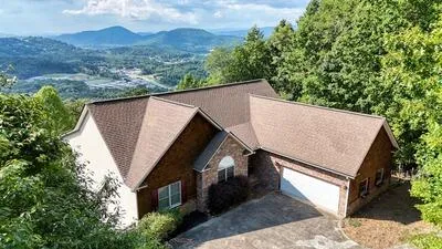 883 Ramey Mountain Road Hiawassee, GA 30546