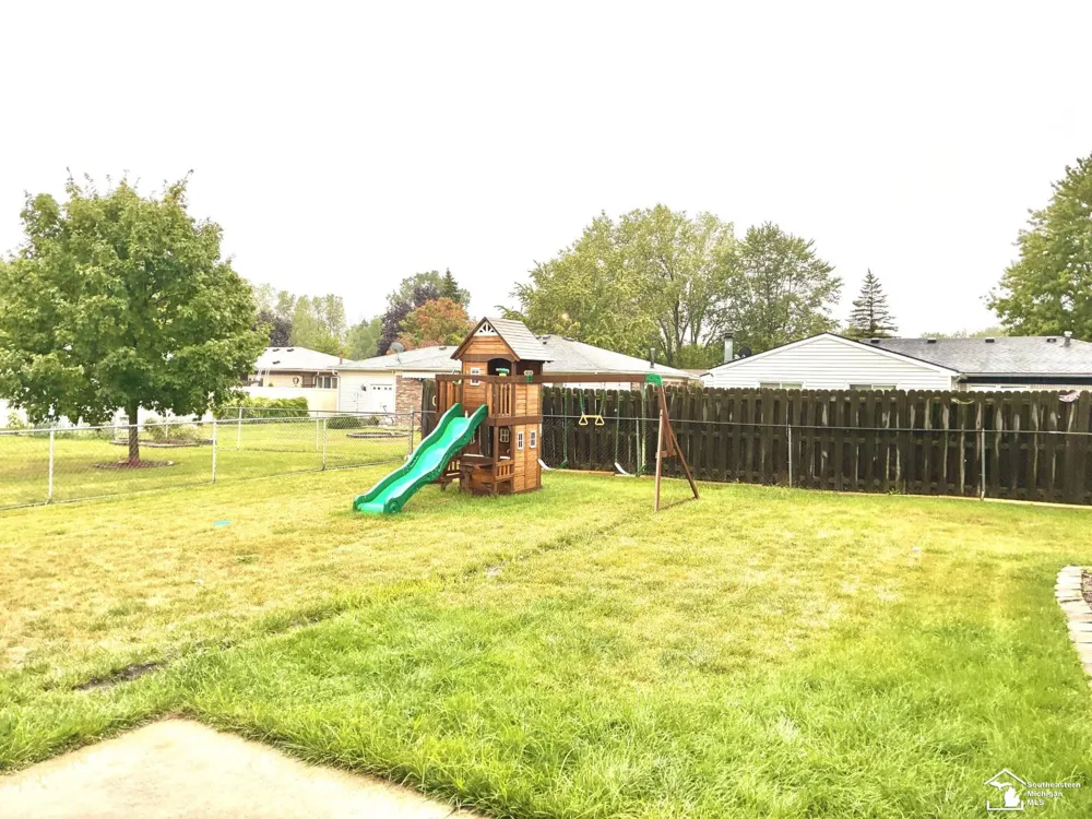 15426 Gulley Street Taylor City, MI 48180