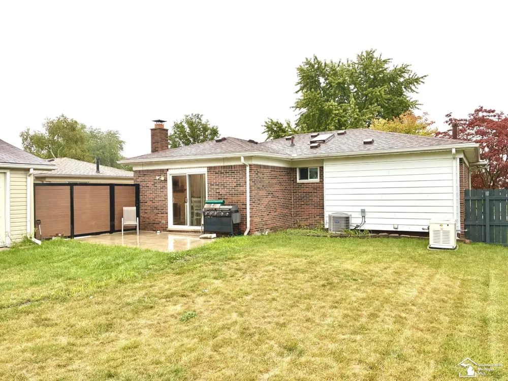 15426 Gulley Street Taylor City, MI 48180