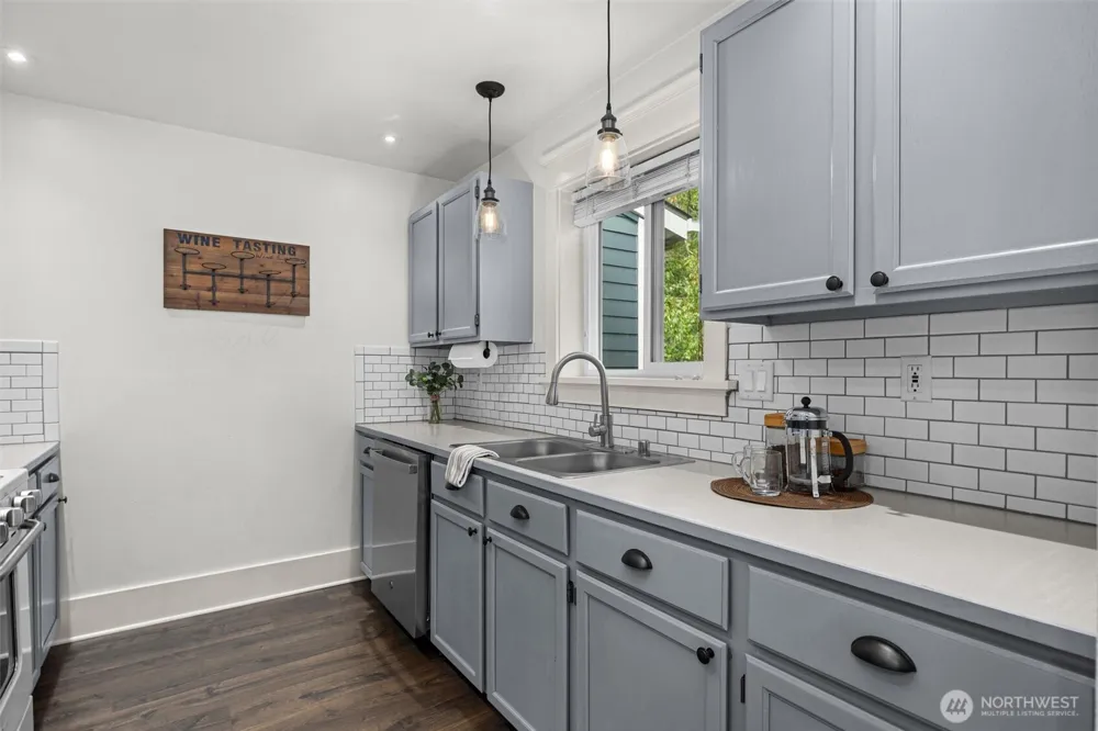 11223 Corliss Avenue #301 Seattle, WA 98133