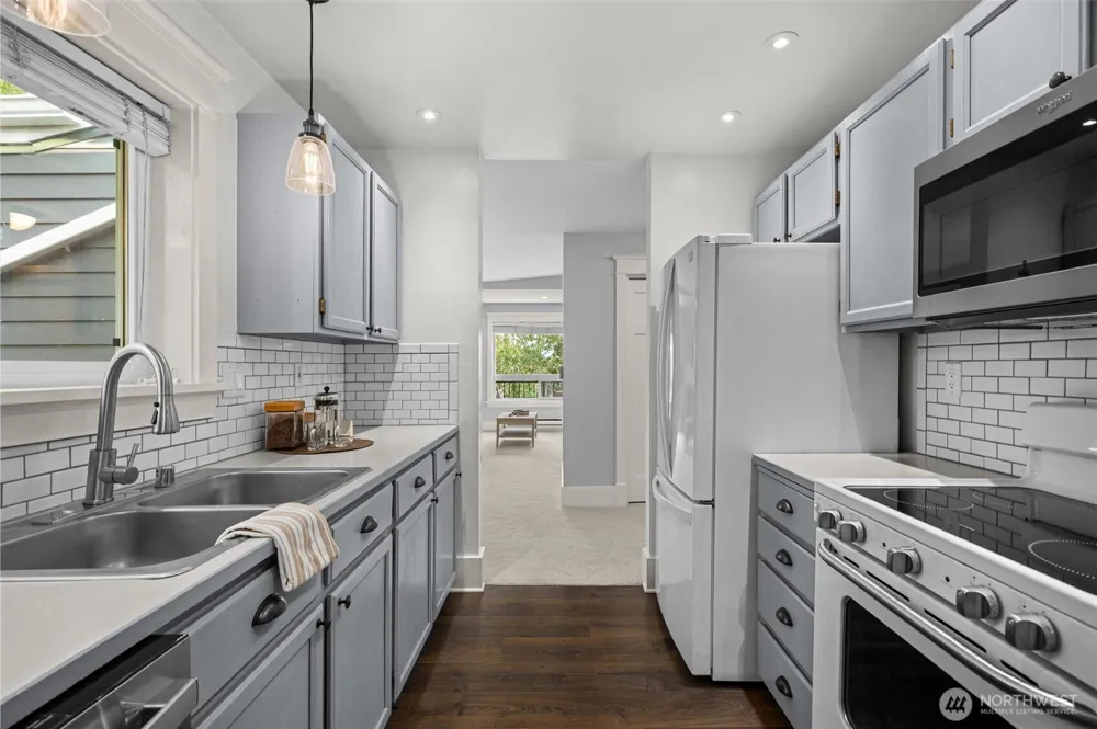 11223 Corliss Avenue #301 Seattle, WA 98133