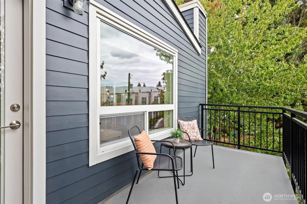 11223 Corliss Avenue #301 Seattle, WA 98133