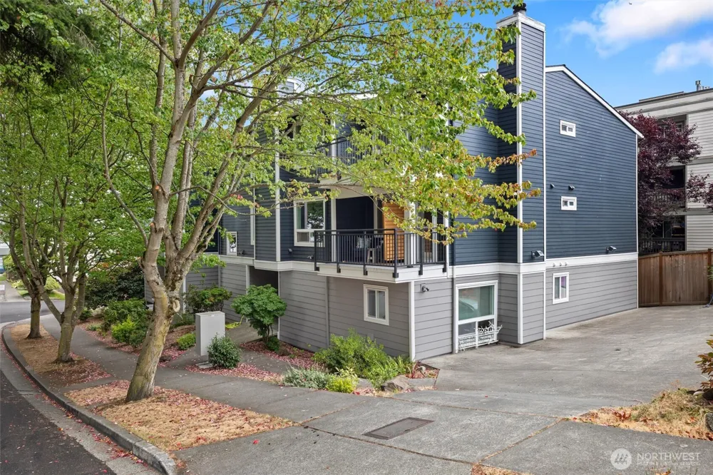 11223 Corliss Avenue #301 Seattle, WA 98133
