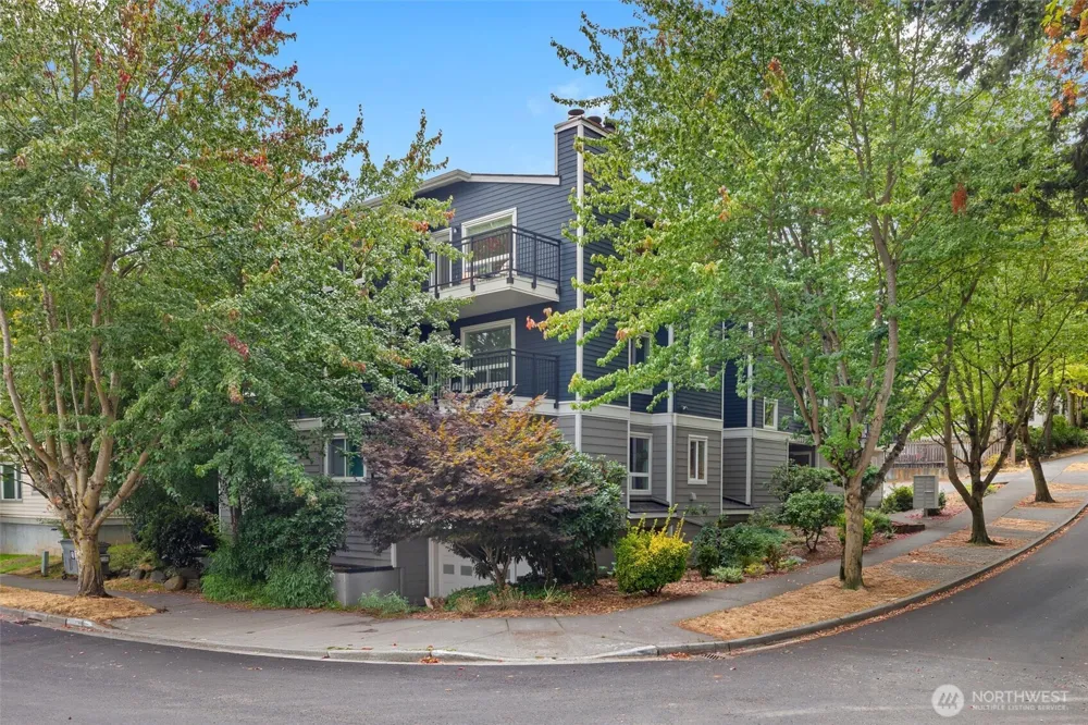 11223 Corliss Avenue #301 Seattle, WA 98133