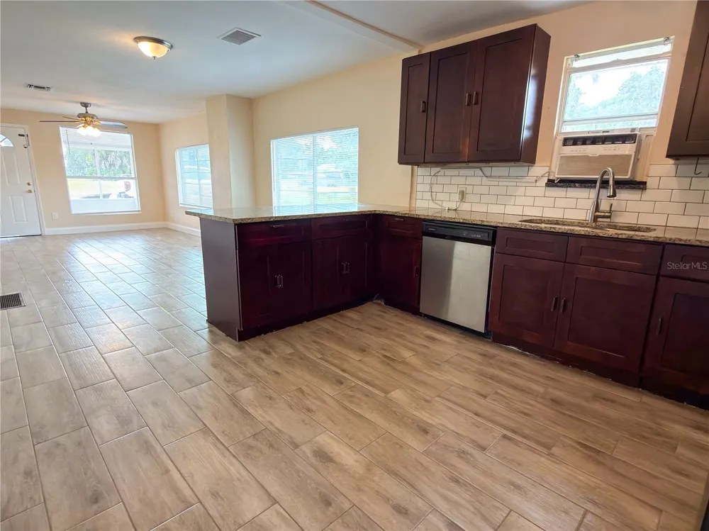 904 WASHINGTON STREET Leesburg, FL 34748