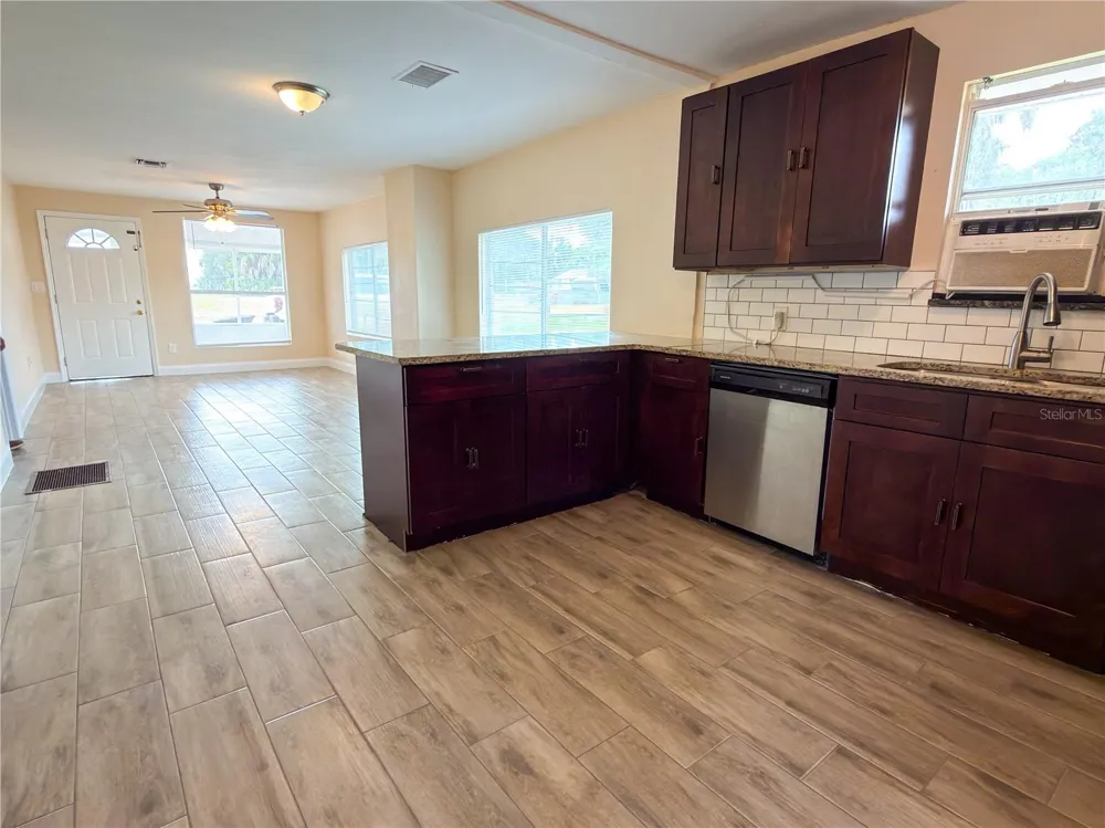 904 WASHINGTON STREET Leesburg, FL 34748