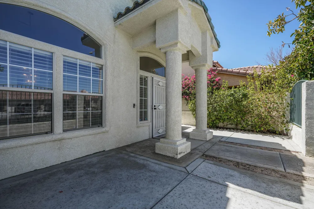 69721 Willow Lane Cathedral City, CA 92234