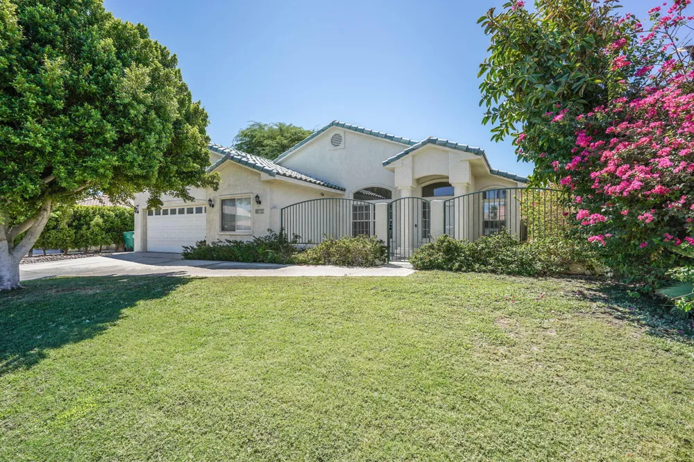 69721 Willow Lane Cathedral City, CA 92234