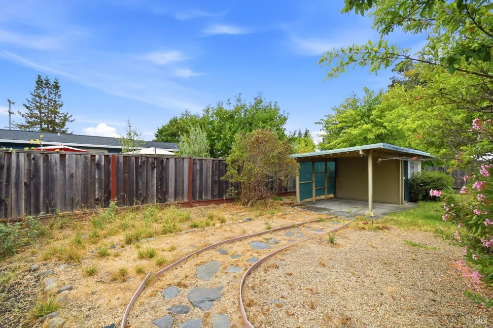 2217 Cheyenne Drive Santa Rosa, CA 95405