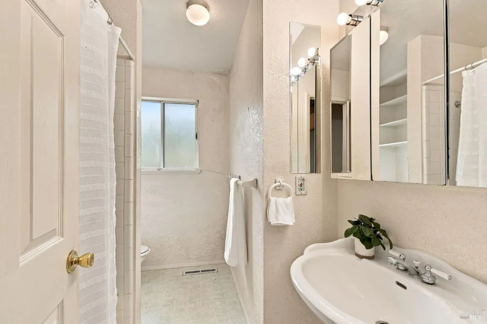 2217 Cheyenne Drive Santa Rosa, CA 95405