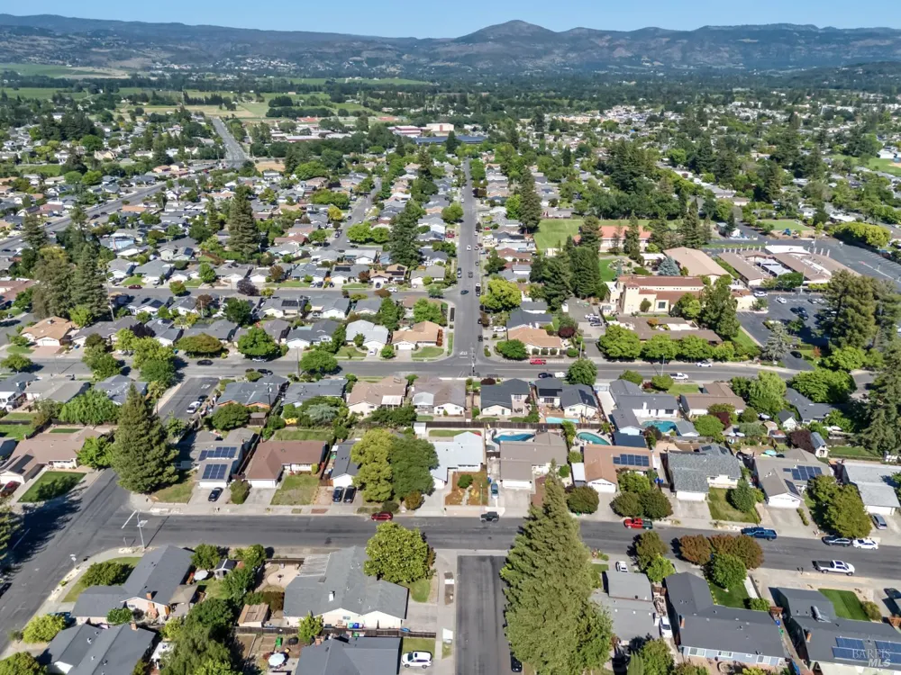3886 Klamath Way Napa, CA 94558