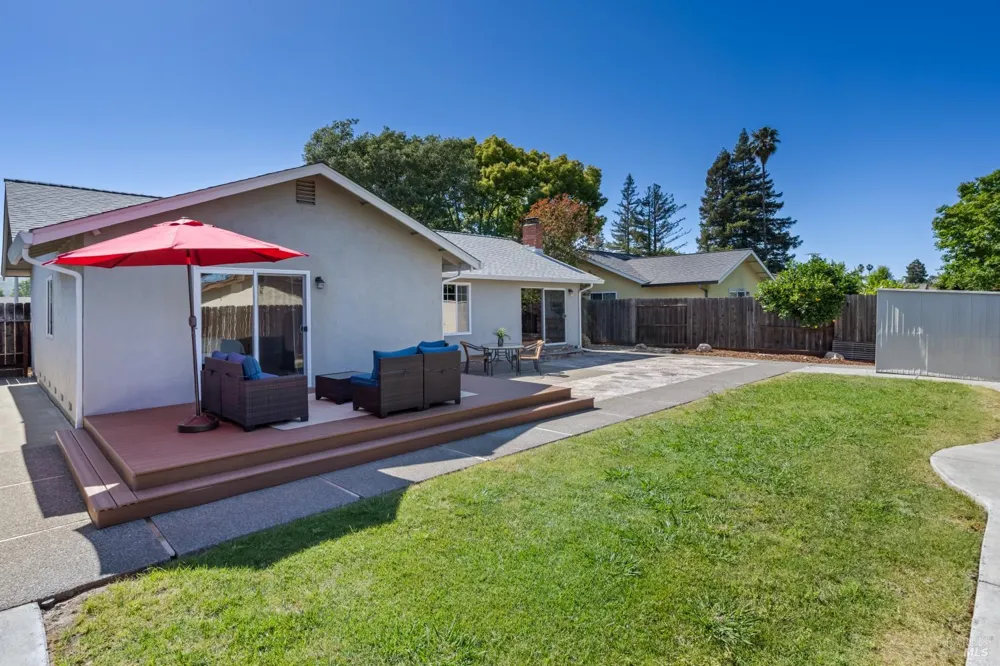 3886 Klamath Way Napa, CA 94558