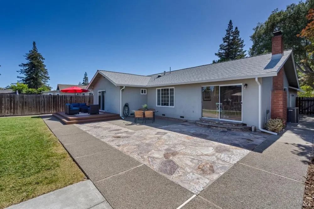 3886 Klamath Way Napa, CA 94558
