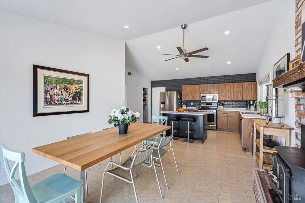 3886 Klamath Way Napa, CA 94558