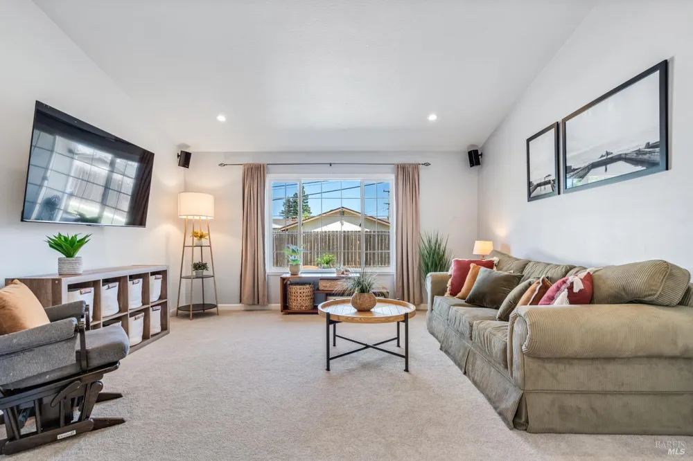 3886 Klamath Way Napa, CA 94558