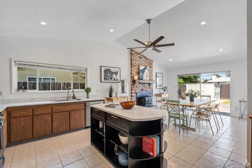 3886 Klamath Way Napa, CA 94558