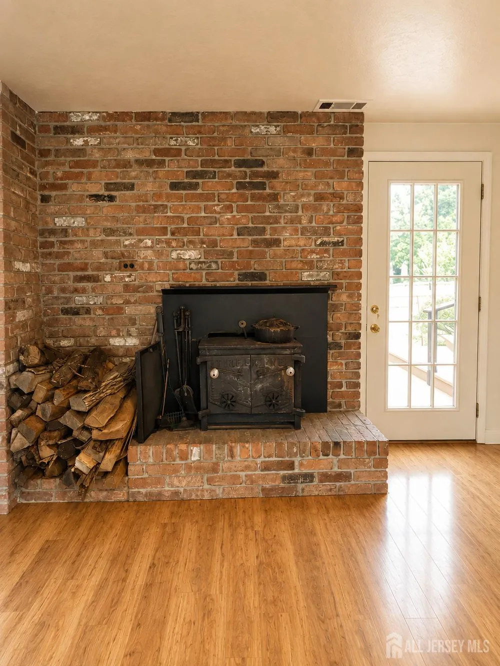 9 Lauri Lane Middlesex, NJ 08846