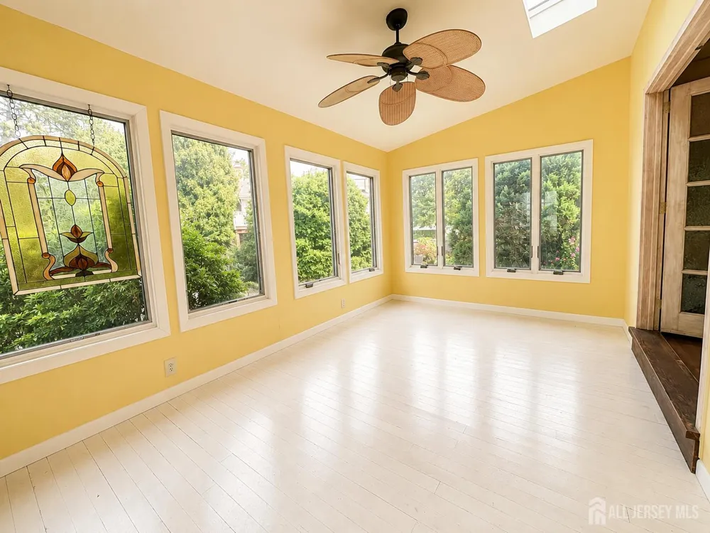 9 Lauri Lane Middlesex, NJ 08846