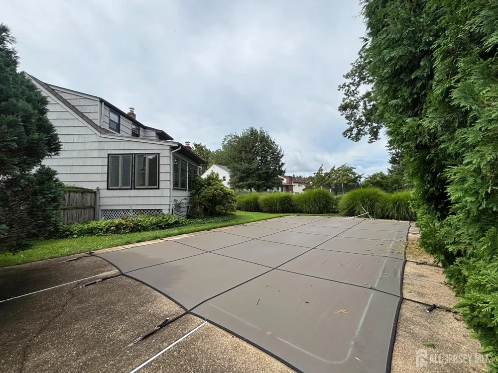 9 Lauri Lane Middlesex, NJ 08846