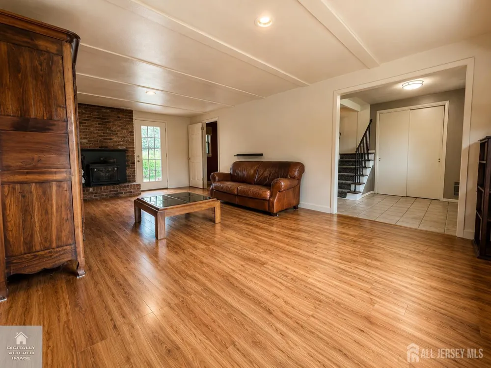 9 Lauri Lane Middlesex, NJ 08846