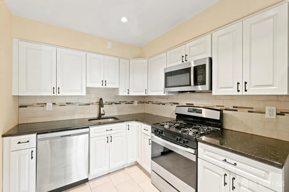 37 Irongate Metuchen, NJ 08840