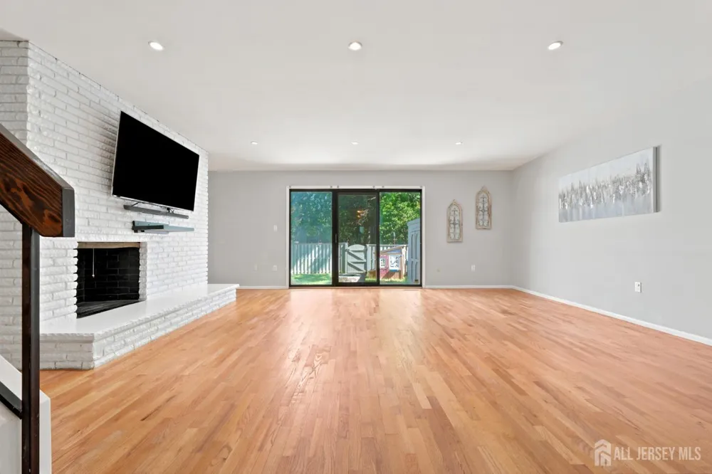 37 Irongate Metuchen, NJ 08840