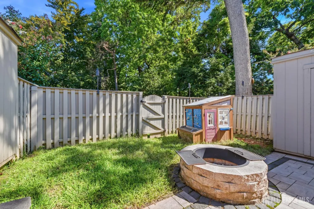 37 Irongate Metuchen, NJ 08840