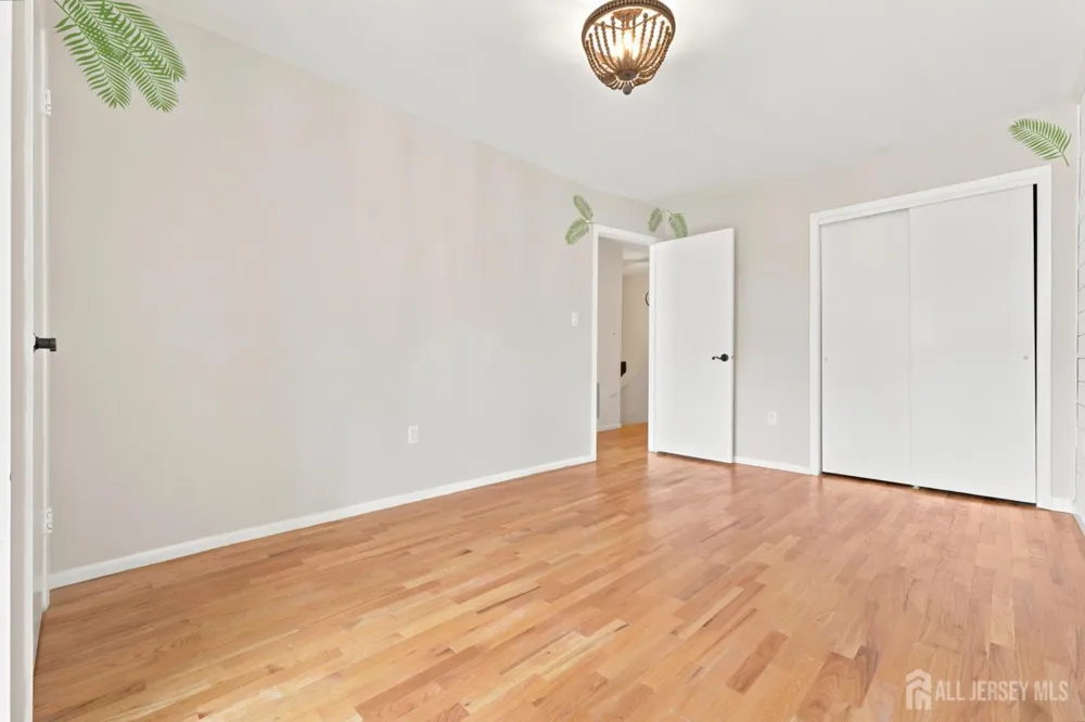 37 Irongate Metuchen, NJ 08840