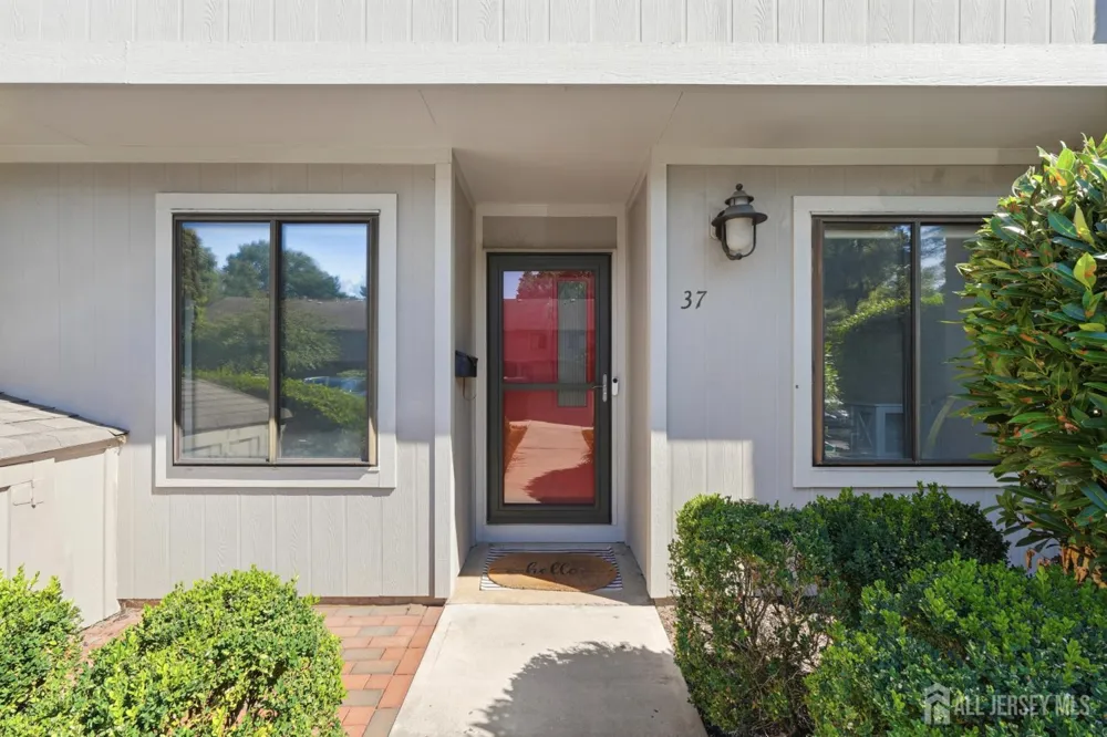 37 Irongate Metuchen, NJ 08840
