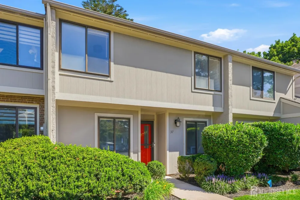 37 Irongate Metuchen, NJ 08840