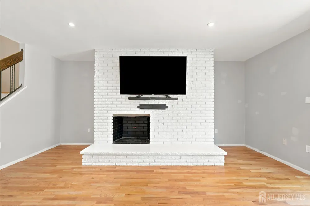 37 Irongate Metuchen, NJ 08840