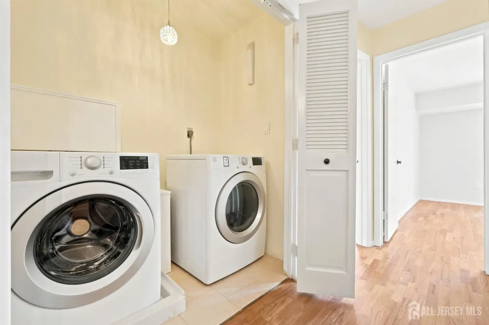 37 Irongate Metuchen, NJ 08840