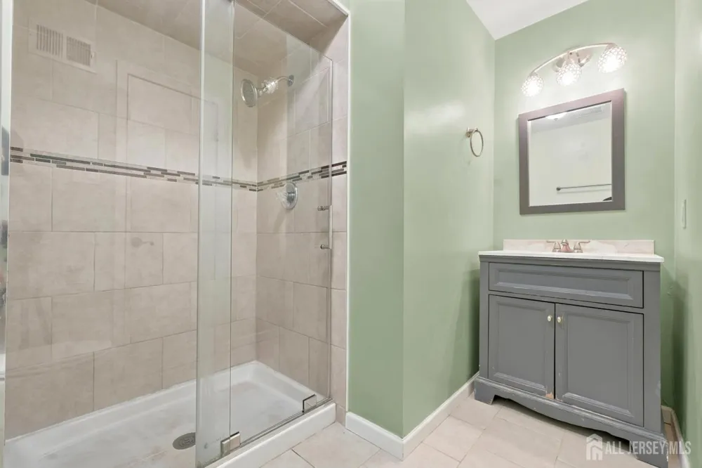 37 Irongate Metuchen, NJ 08840