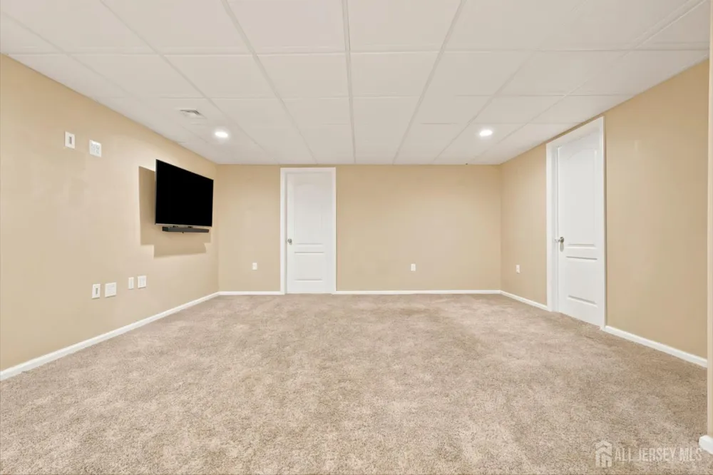 37 Irongate Metuchen, NJ 08840