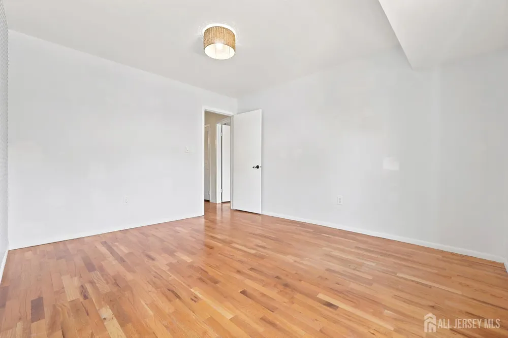 37 Irongate Metuchen, NJ 08840