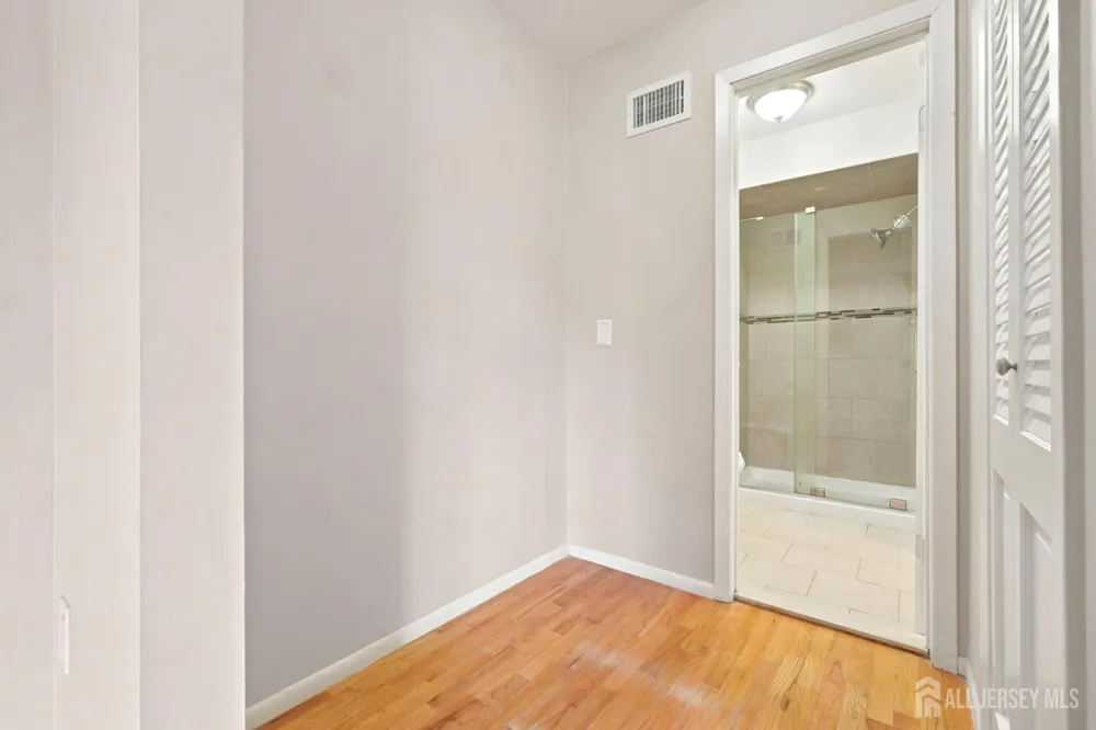 37 Irongate Metuchen, NJ 08840