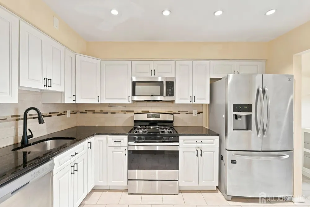 37 Irongate Metuchen, NJ 08840