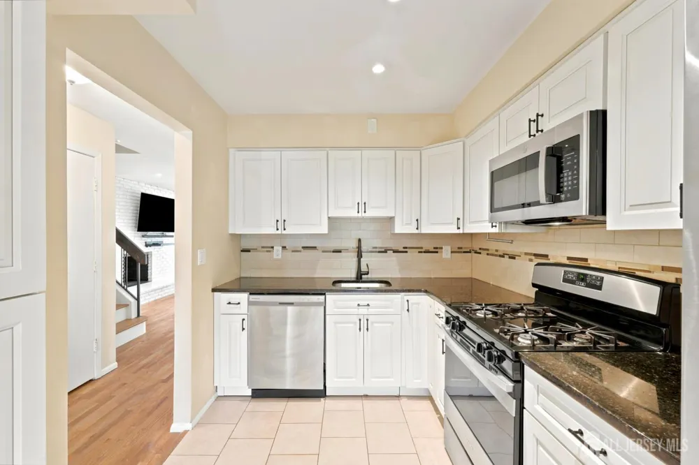 37 Irongate Metuchen, NJ 08840