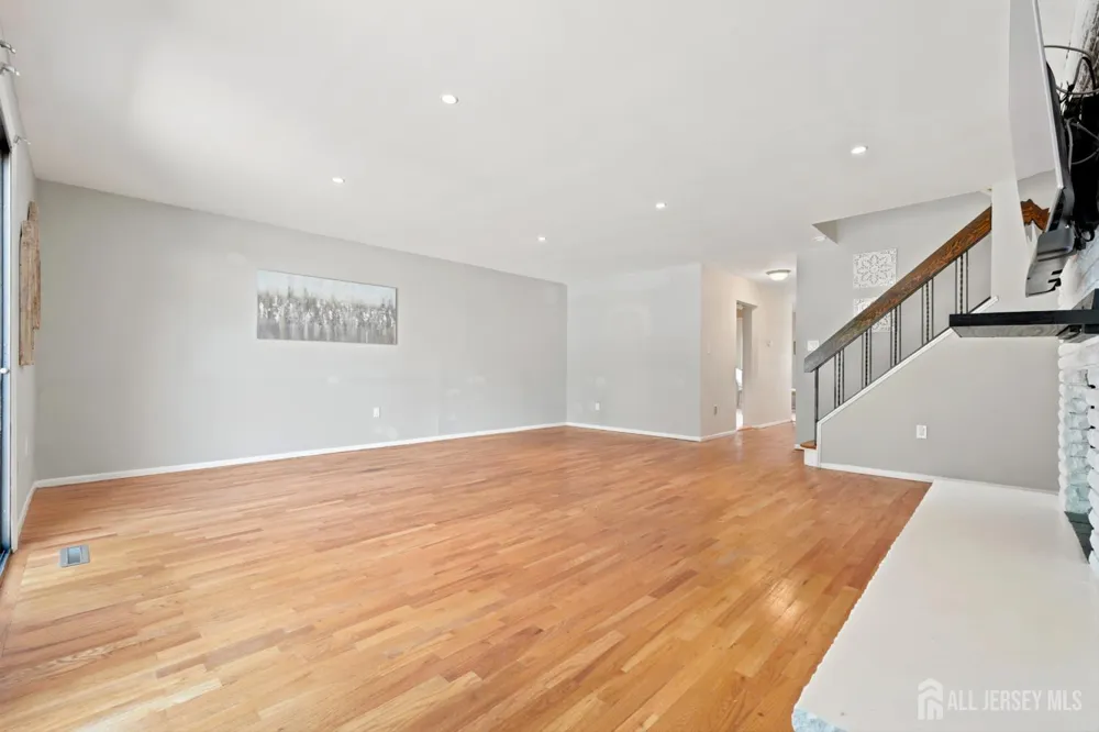 37 Irongate Metuchen, NJ 08840
