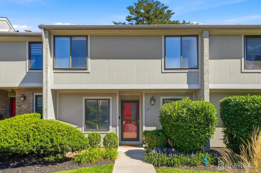 37 Irongate Metuchen, NJ 08840
