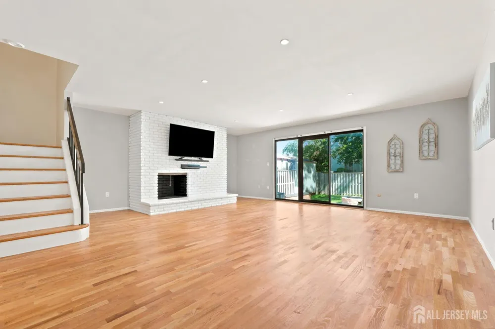37 Irongate Metuchen, NJ 08840