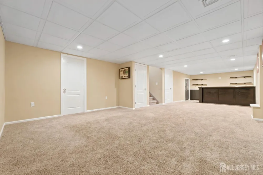 37 Irongate Metuchen, NJ 08840