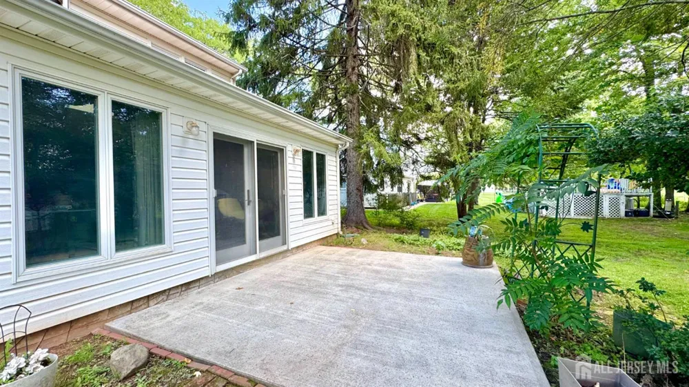 9 Highpoint Drive Edison, NJ 08820