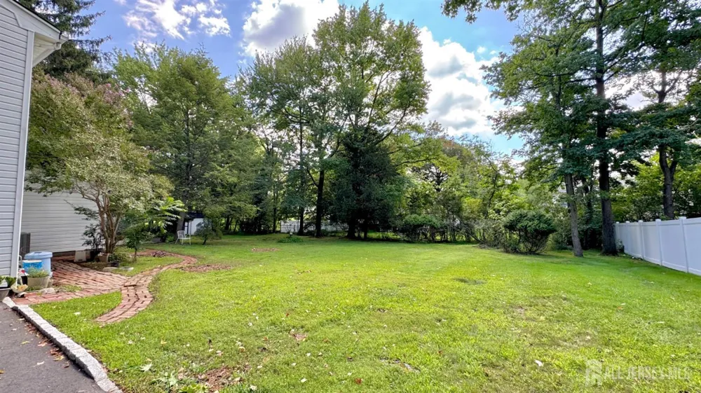 9 Highpoint Drive Edison, NJ 08820