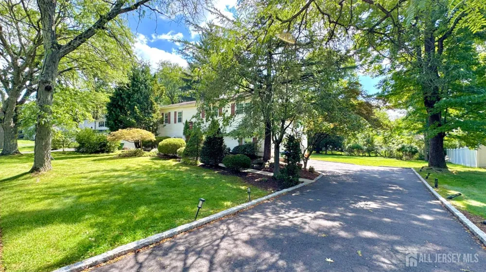 9 Highpoint Drive Edison, NJ 08820