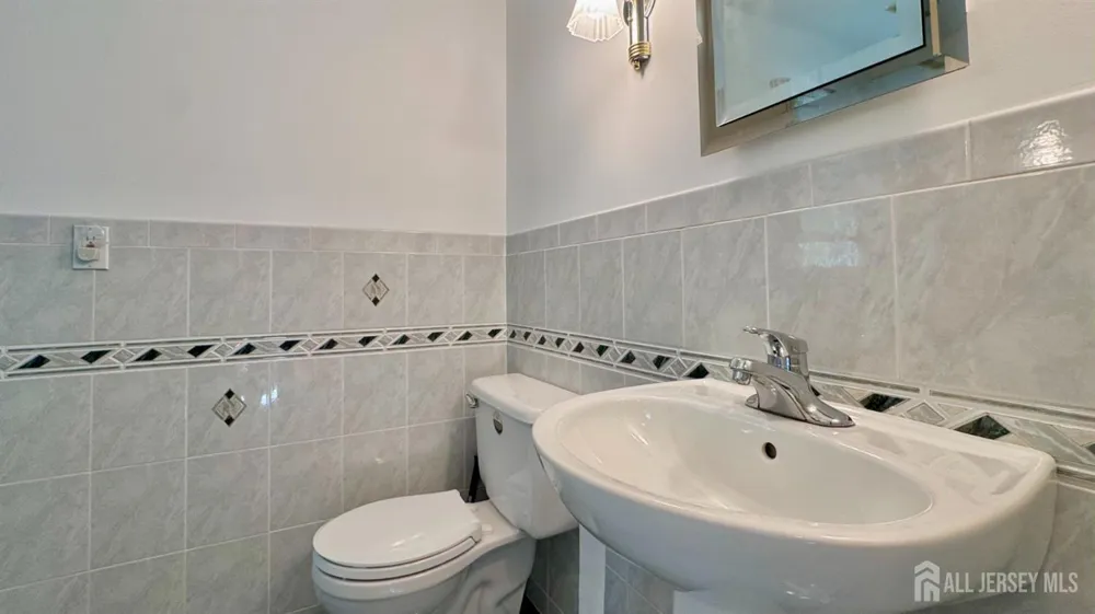 9 Highpoint Drive Edison, NJ 08820