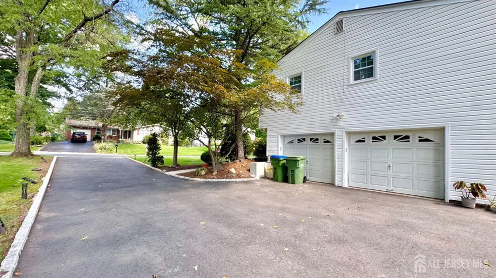 9 Highpoint Drive Edison, NJ 08820
