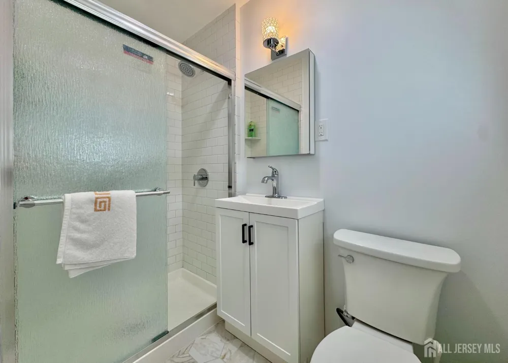 9 Highpoint Drive Edison, NJ 08820