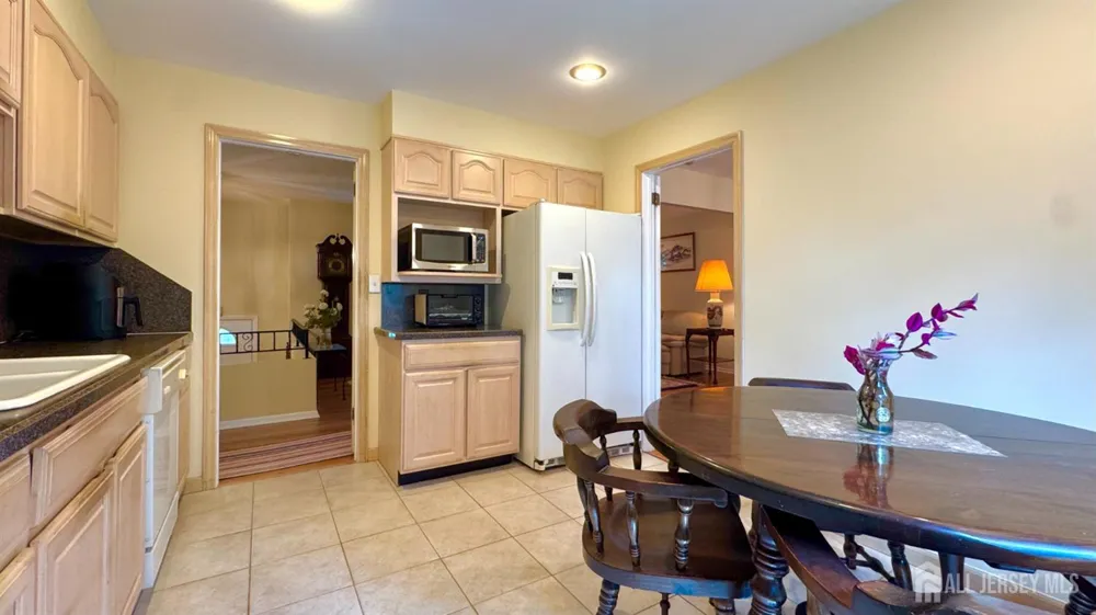 9 Highpoint Drive Edison, NJ 08820